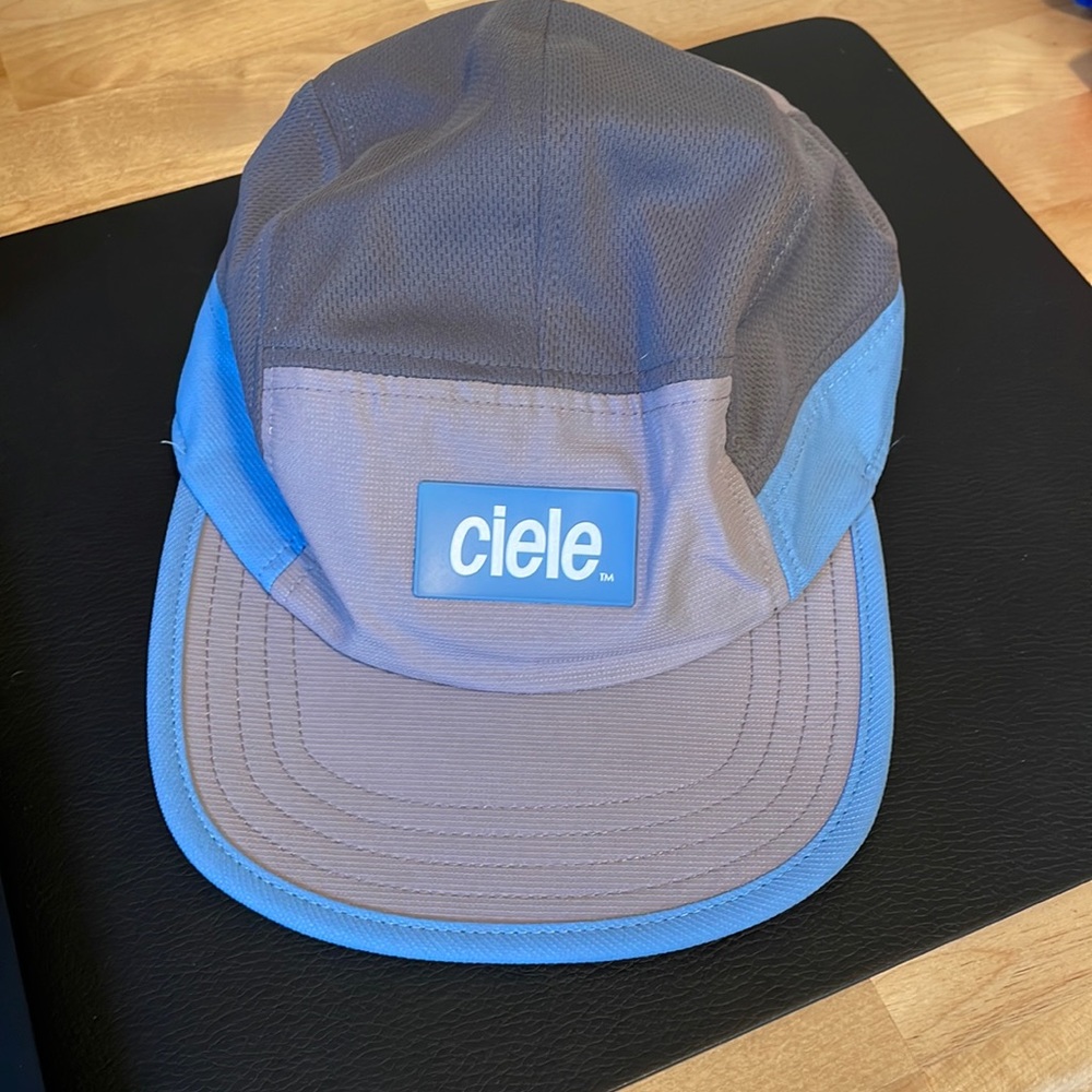 Circle athletics running hat